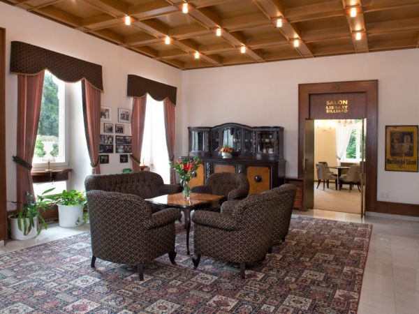 Hotel Lobby and Front Desk