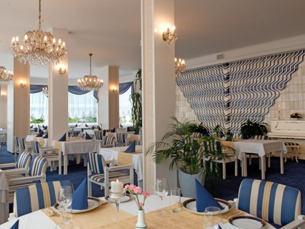 Restaurant celkove s klavirem