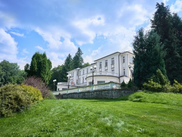 Parkhotel Golf right garden