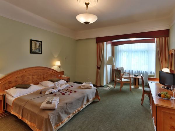hotel room with romantic deco