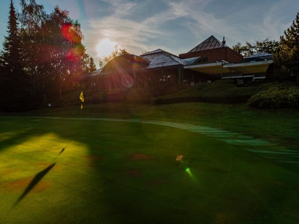 Green unter dem Klubhaus