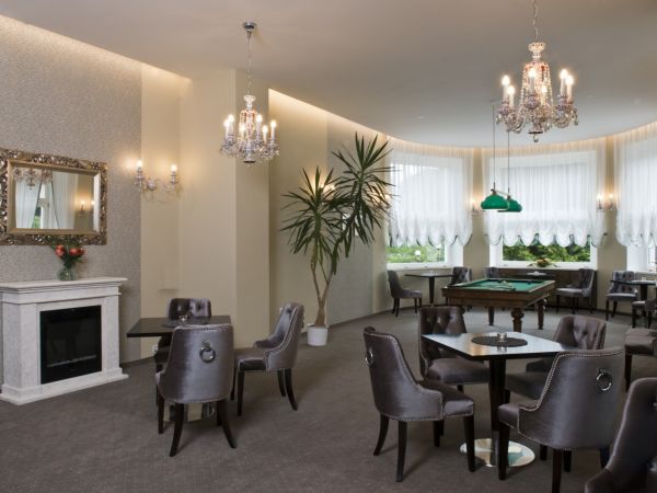 C:\fakepath\Salon mit Kamin und TV