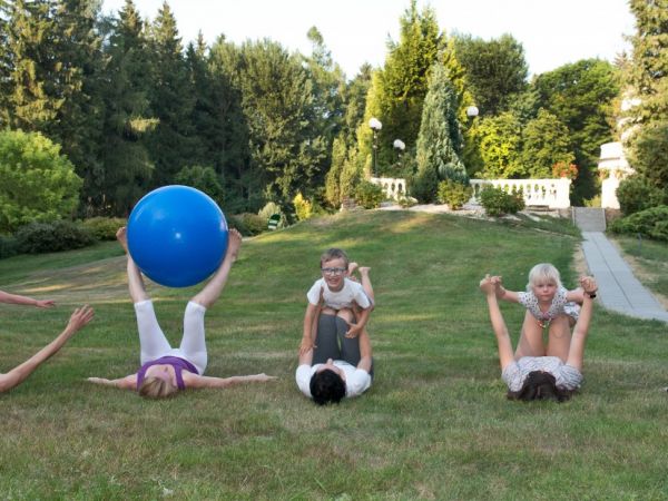 C:\fakepath\Cvičení na míči s dětmi