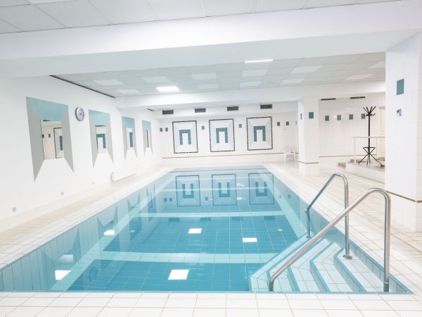 Schwimmbad im Hotel