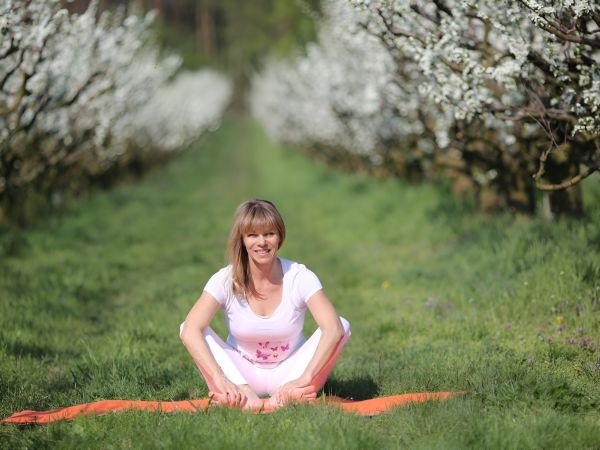 VERLÄNGERTES WOCHENENDE MIT LUNAR YOGA FÜR FRAUEN IN DER PERIMENOPAUSE