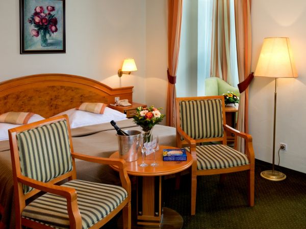 Doppelzimmer mit Blick zum Golfplatz